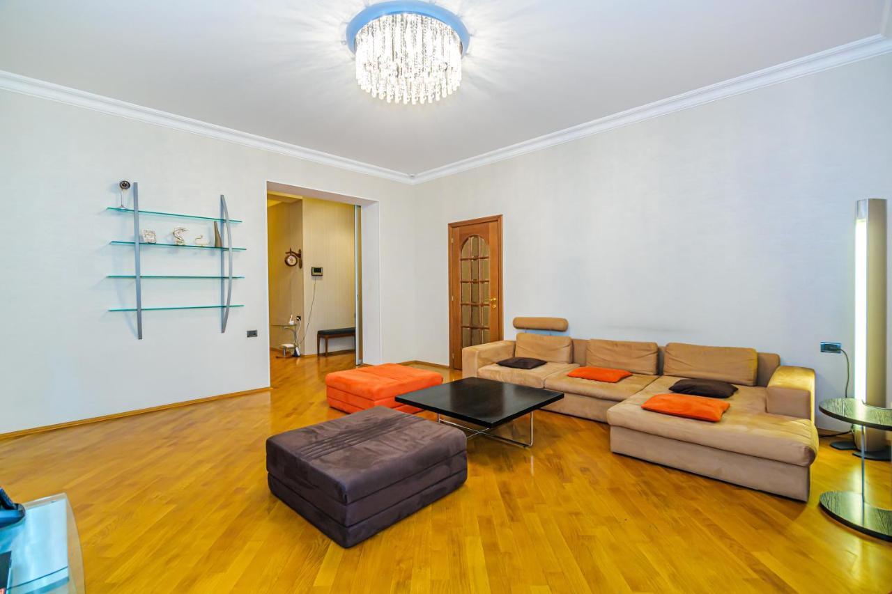 Vip Apartamen Nizami Street Appartement Bakoe Buitenkant foto