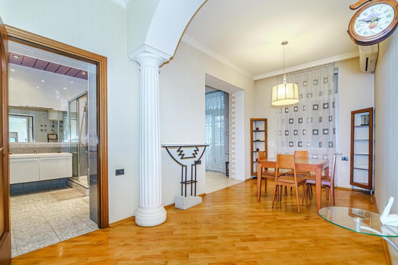 Vip Apartamen Nizami Street Appartement Bakoe Buitenkant foto