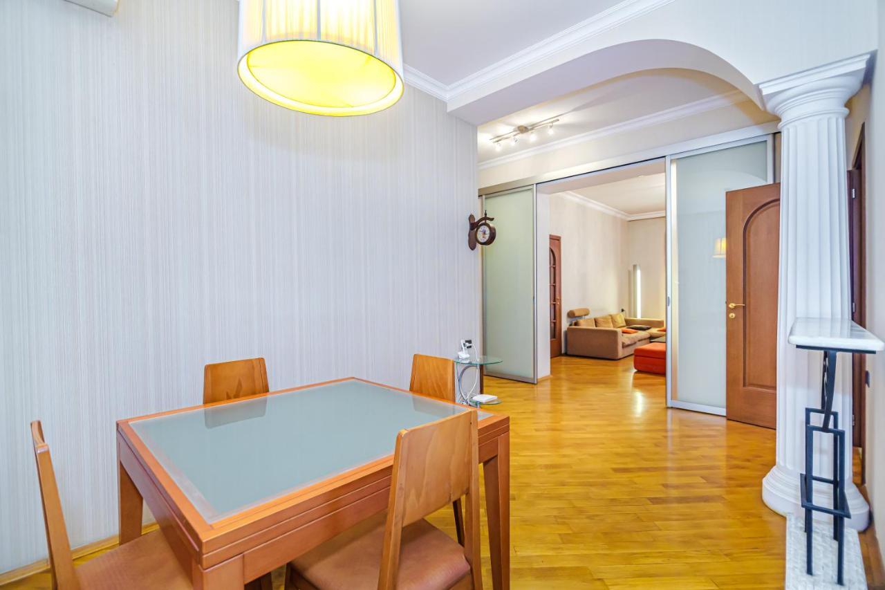 Vip Apartamen Nizami Street Appartement Bakoe Buitenkant foto