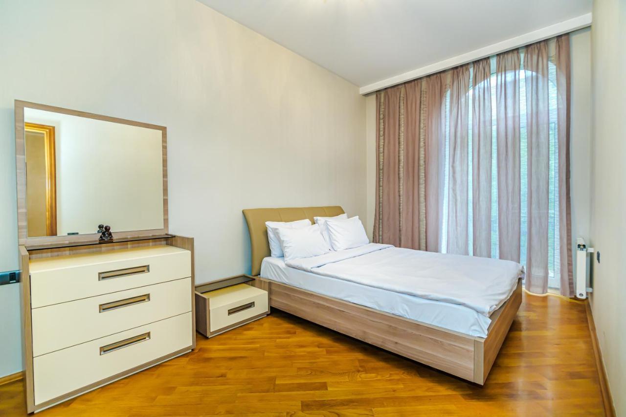 Vip Apartamen Nizami Street Appartement Bakoe Buitenkant foto