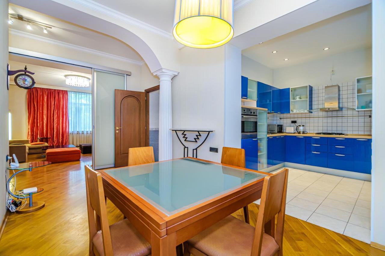 Vip Apartamen Nizami Street Appartement Bakoe Buitenkant foto