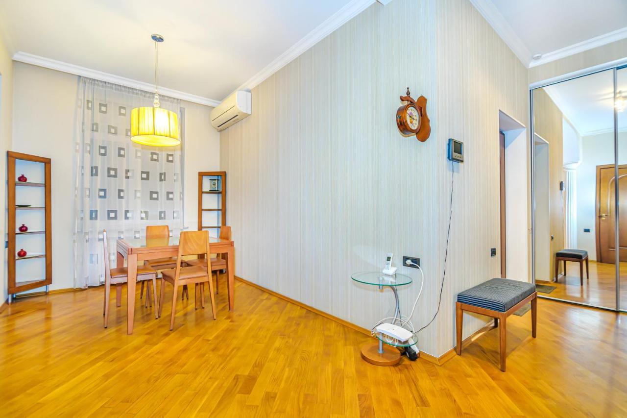 Vip Apartamen Nizami Street Appartement Bakoe Buitenkant foto