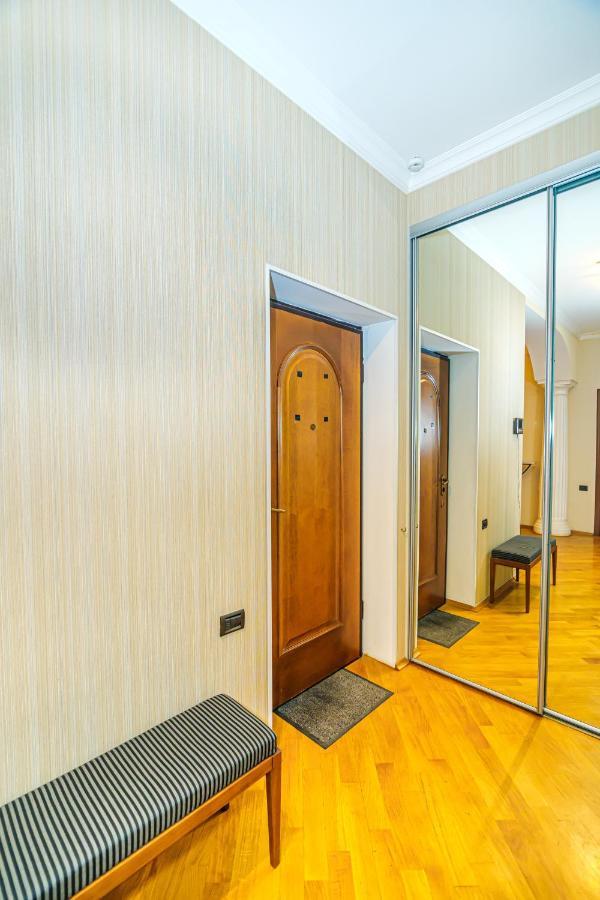 Vip Apartamen Nizami Street Appartement Bakoe Buitenkant foto